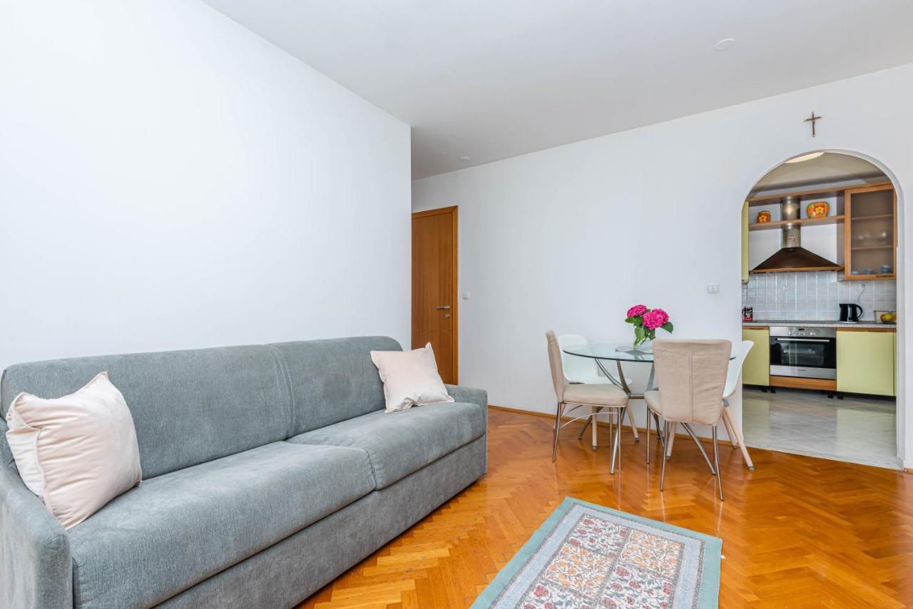 B&A - Center Of Split Apartment Exterior photo