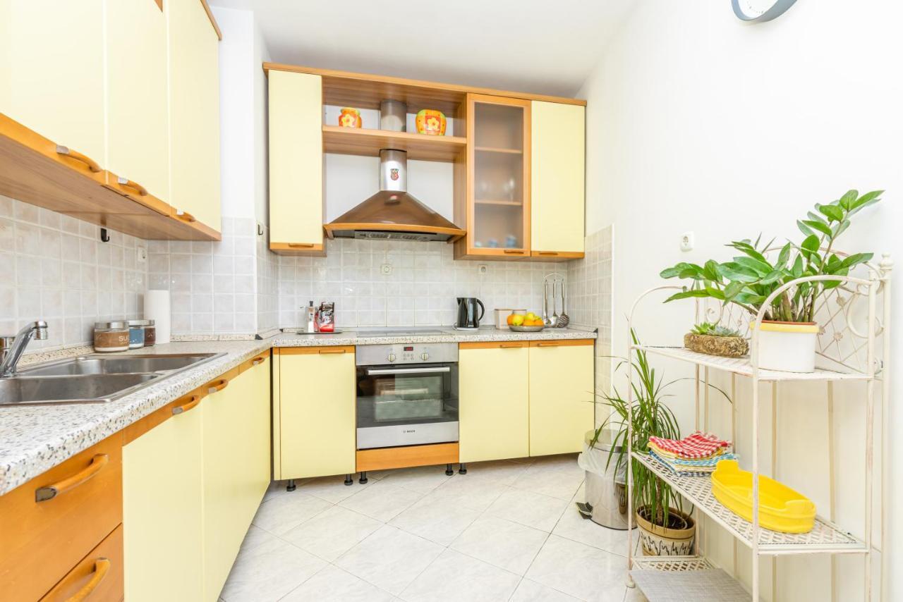 B&A - Center Of Split Apartment Exterior photo