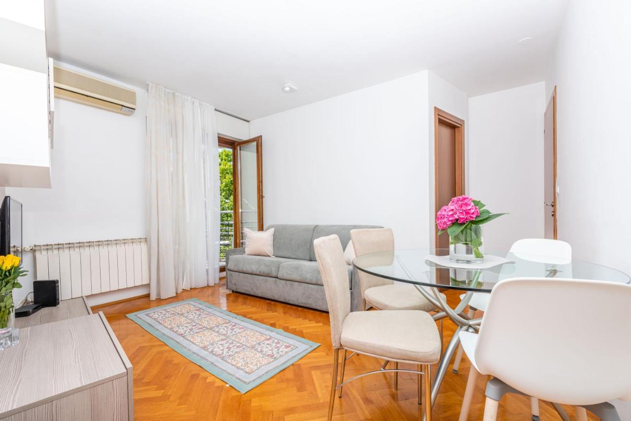 B&A - Center Of Split Apartment Exterior photo
