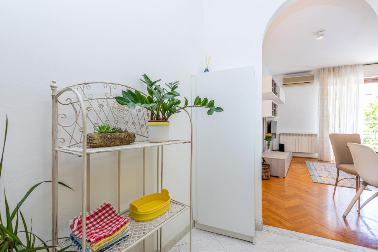 B&A - Center Of Split Apartment Exterior photo