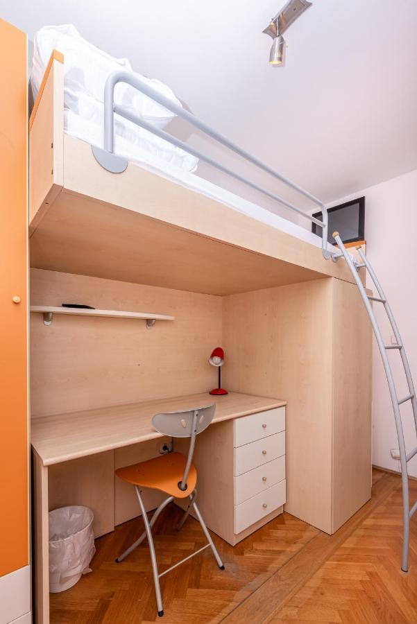 B&A - Center Of Split Apartment Exterior photo